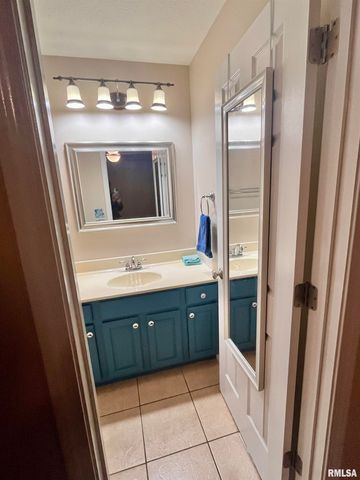 2017 Cory Drive, Springfield, IL 62702