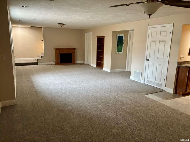 2017 Cory Drive, Springfield, IL 62702