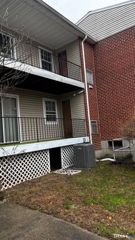 50 Greenhouse Road 33C, Bridgeport, CT 06606