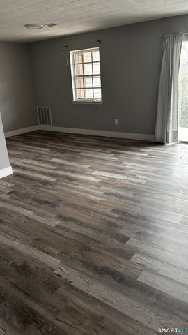 50 Greenhouse Road 33C, Bridgeport, CT 06606