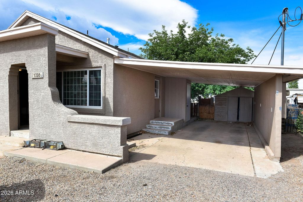 Image 3 of property listing at 1206 S 3rd Avenue, Safford, AZ 85546