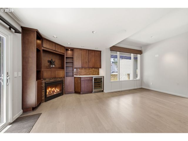 2330 Sw CACTUS Dr, Portland, OR 97205