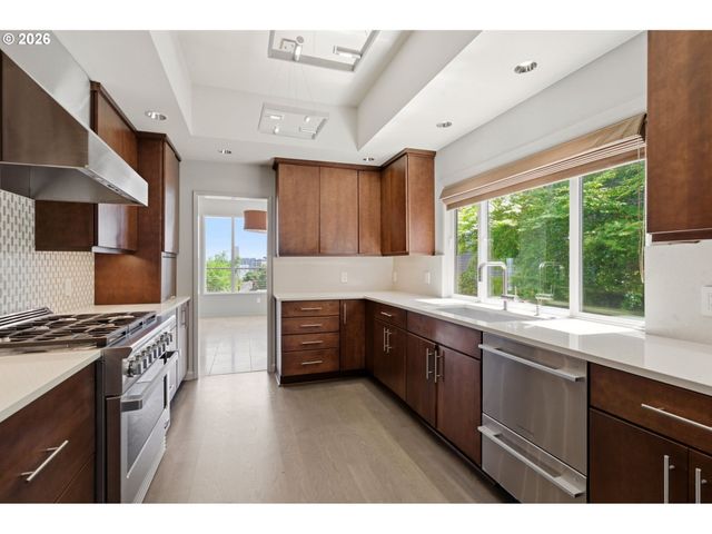 2330 Sw CACTUS Dr, Portland, OR 97205