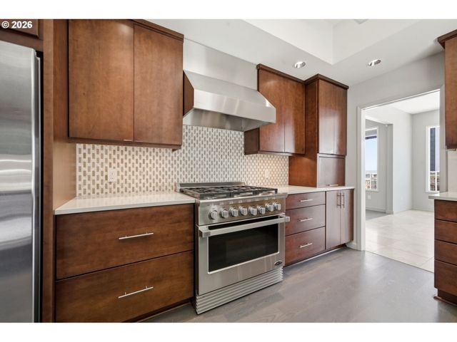 2330 Sw CACTUS Dr, Portland, OR 97205
