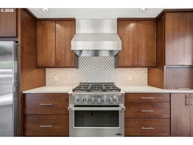 2330 Sw CACTUS Dr, Portland, OR 97205
