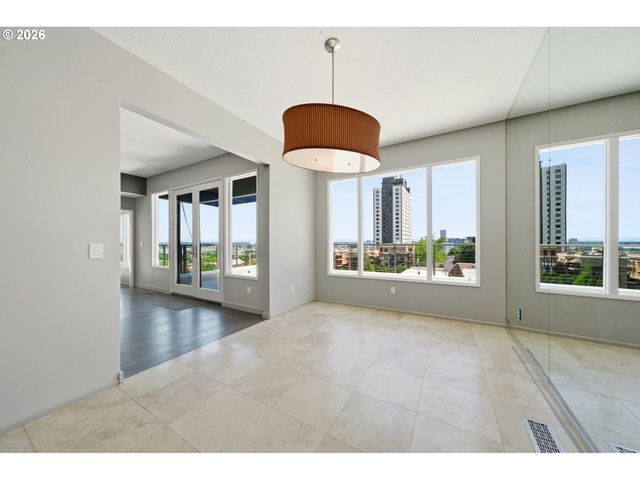 2330 Sw CACTUS Dr, Portland, OR 97205