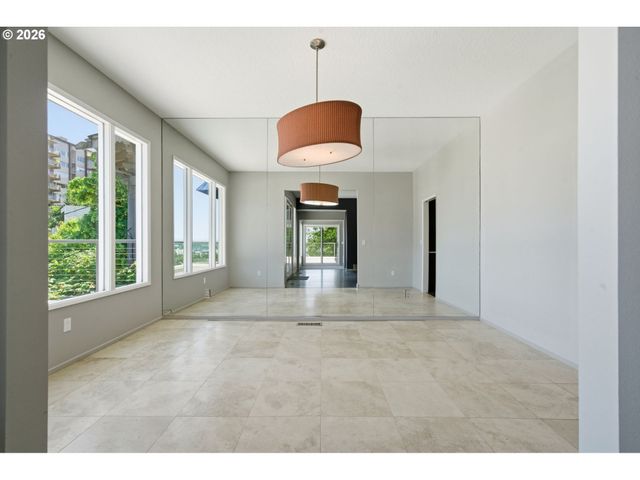 2330 Sw CACTUS Dr, Portland, OR 97205