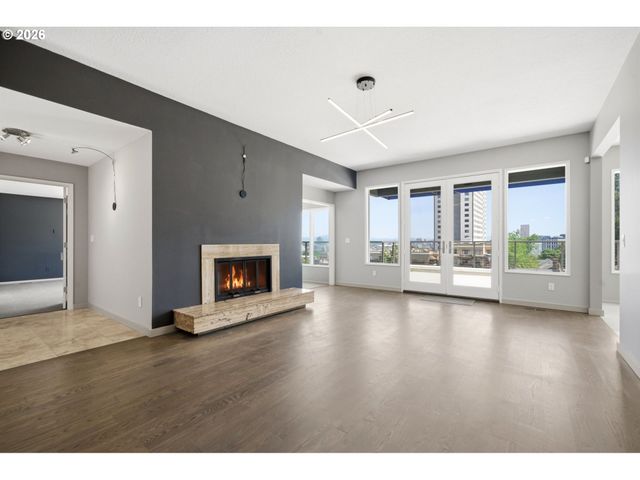2330 Sw CACTUS Dr, Portland, OR 97205