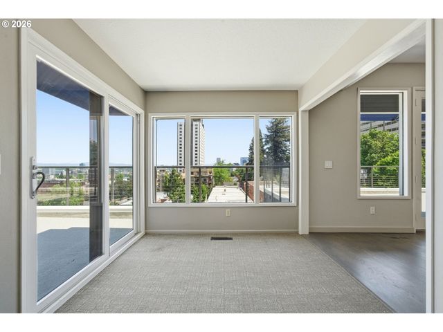 2330 Sw CACTUS Dr, Portland, OR 97205