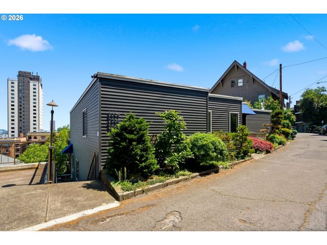 2330 Sw CACTUS Dr, Portland, OR 97205