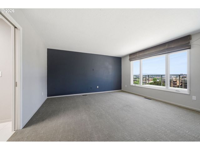 2330 Sw CACTUS Dr, Portland, OR 97205