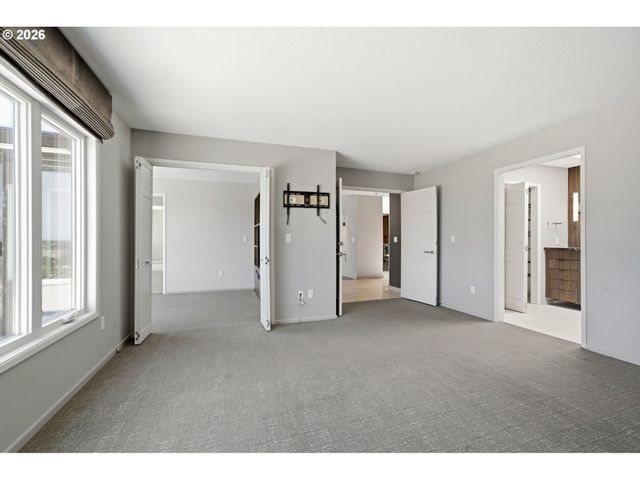 2330 Sw CACTUS Dr, Portland, OR 97205