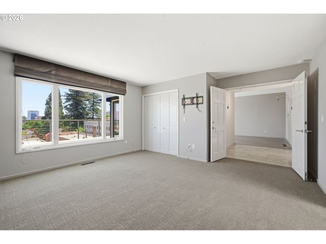 2330 Sw CACTUS Dr, Portland, OR 97205