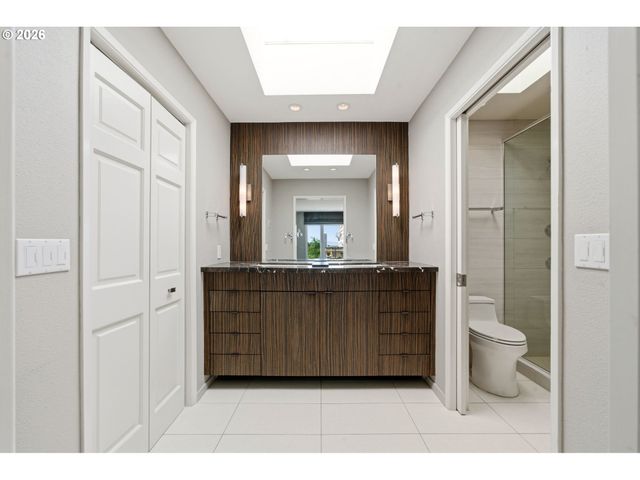 2330 Sw CACTUS Dr, Portland, OR 97205