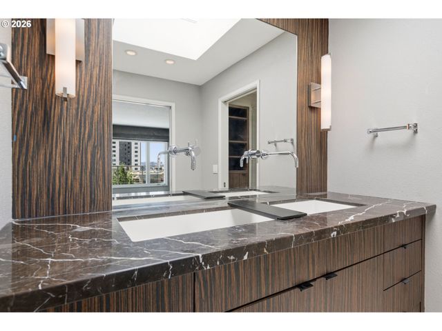 2330 Sw CACTUS Dr, Portland, OR 97205