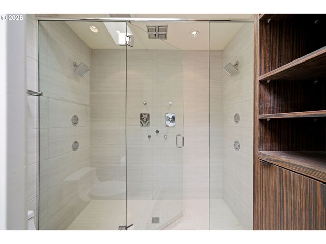 2330 Sw CACTUS Dr, Portland, OR 97205