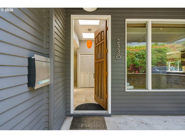 2330 Sw CACTUS Dr, Portland, OR 97205