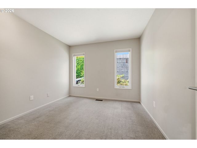 2330 Sw CACTUS Dr, Portland, OR 97205
