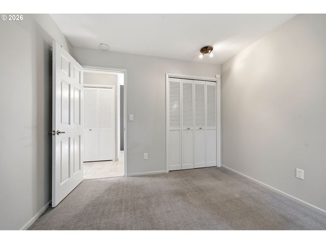 2330 Sw CACTUS Dr, Portland, OR 97205
