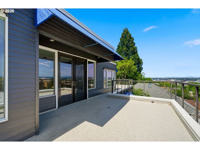 2330 Sw CACTUS Dr, Portland, OR 97205