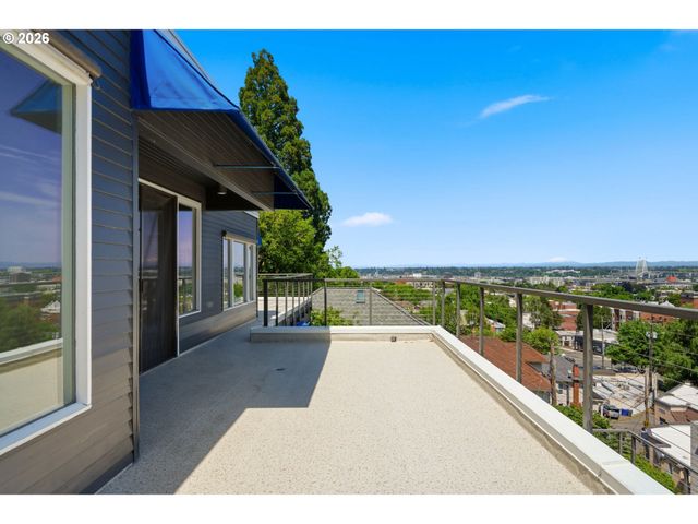 2330 Sw CACTUS Dr, Portland, OR 97205