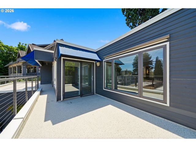 2330 Sw CACTUS Dr, Portland, OR 97205