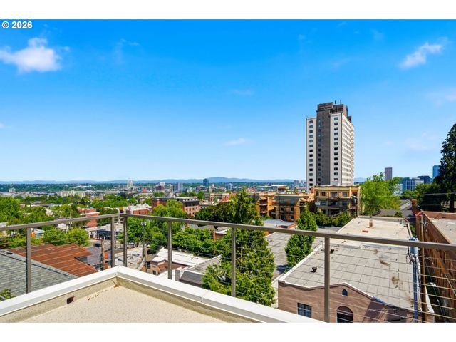 2330 Sw CACTUS Dr, Portland, OR 97205