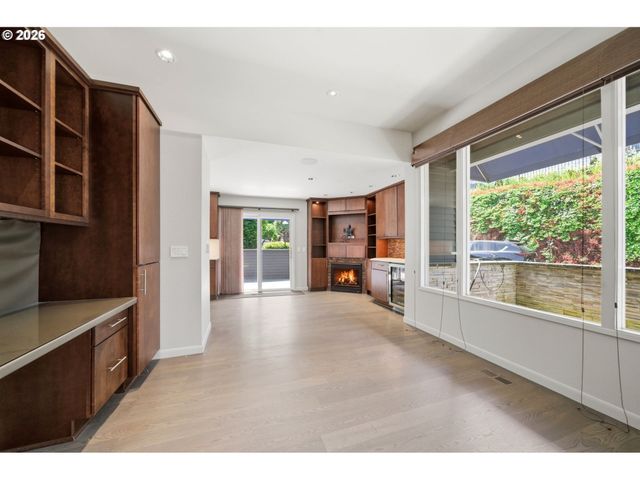 2330 Sw CACTUS Dr, Portland, OR 97205