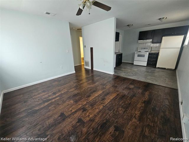 9332 Lamont, Livonia, MI 48150