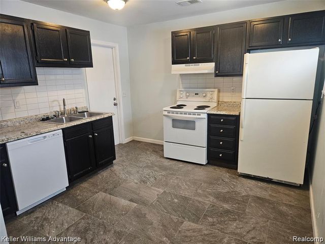 9332 Lamont, Livonia, MI 48150