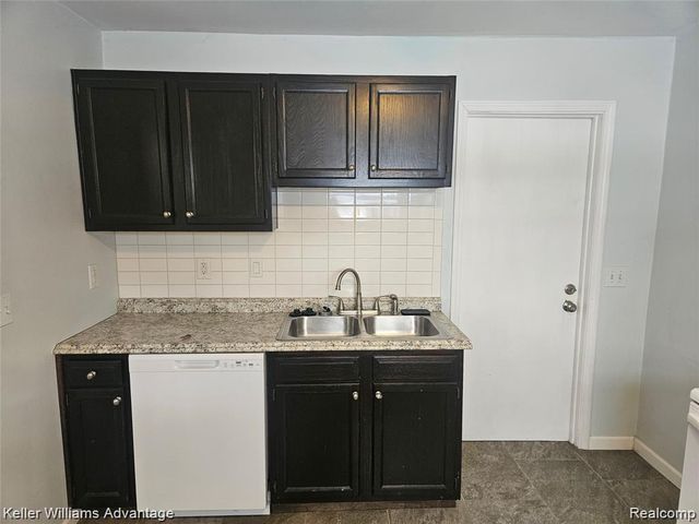 9332 Lamont, Livonia, MI 48150