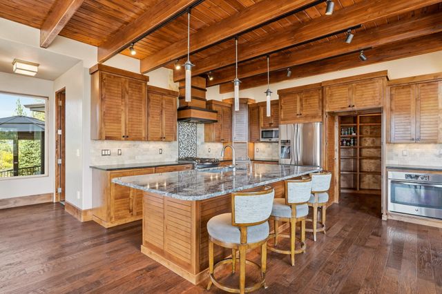 14210 N Wandermere Estates Ln, Spokane, WA 99208