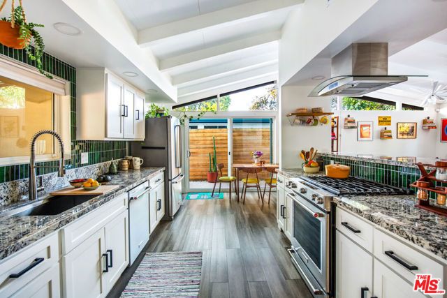 6504 Rhea Avenue, Los Angeles, CA 91335