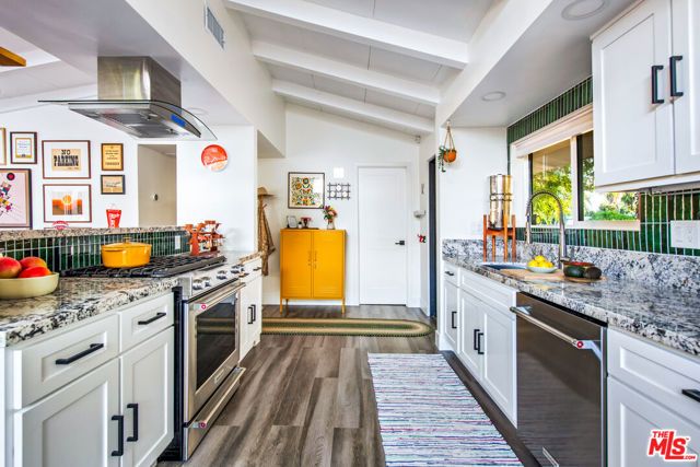 6504 Rhea Avenue, Los Angeles, CA 91335