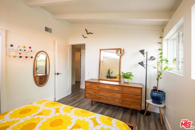 6504 Rhea Avenue, Los Angeles, CA 91335
