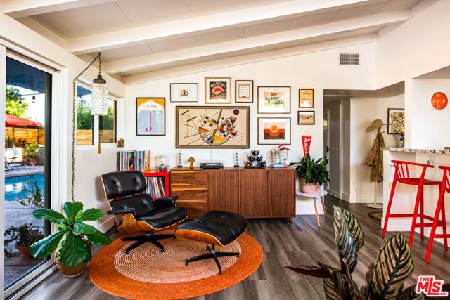 6504 Rhea Avenue, Los Angeles, CA 91335