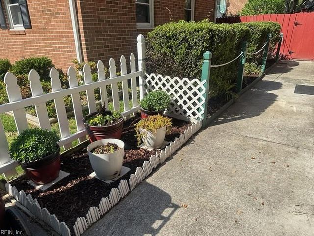 2036 English AVE, Chesapeake, VA 23320