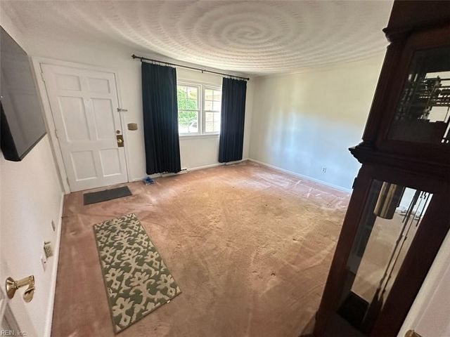2036 English AVE, Chesapeake, VA 23320
