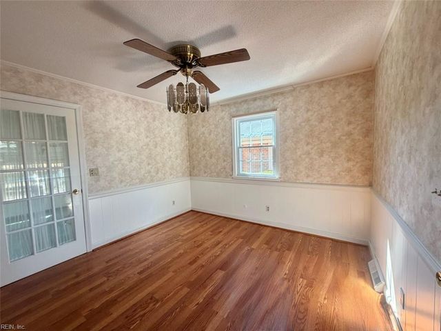 2036 English AVE, Chesapeake, VA 23320