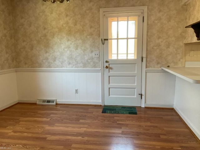 2036 English AVE, Chesapeake, VA 23320