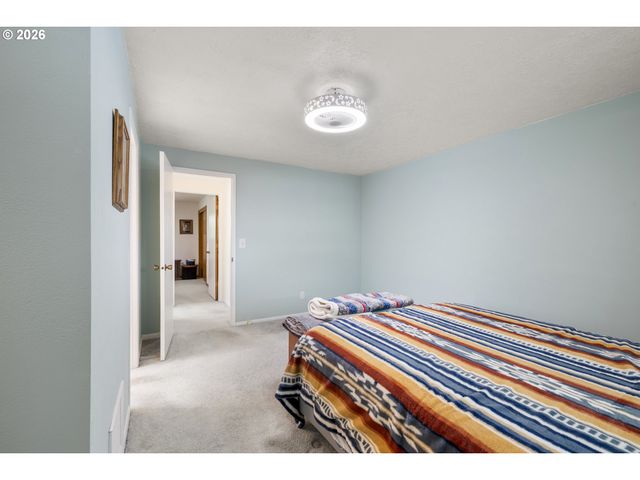 810 S COLUMBIA Dr, Woodburn, OR 97071