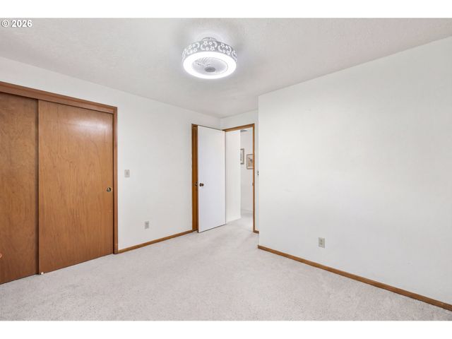 810 S COLUMBIA Dr, Woodburn, OR 97071