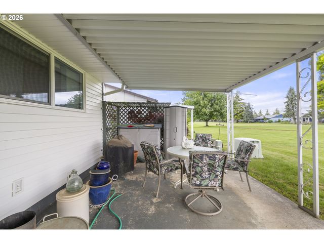 810 S COLUMBIA Dr, Woodburn, OR 97071