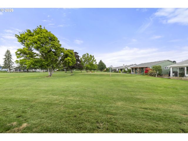 810 S COLUMBIA Dr, Woodburn, OR 97071