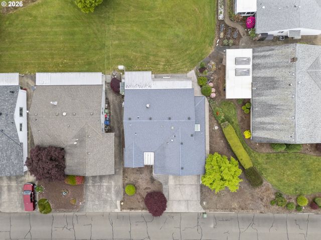 810 S COLUMBIA Dr, Woodburn, OR 97071