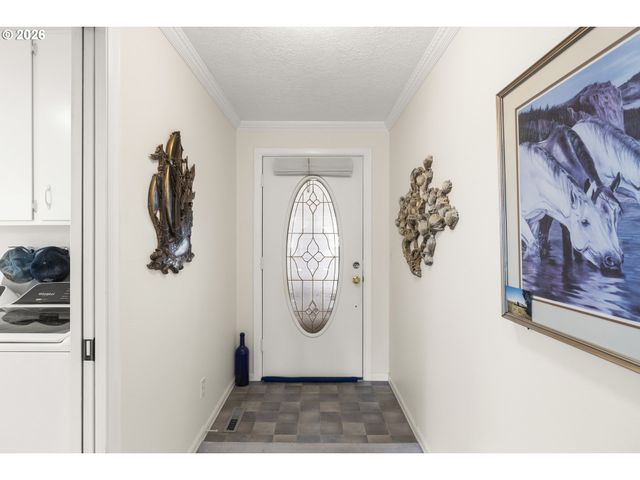 810 S COLUMBIA Dr, Woodburn, OR 97071