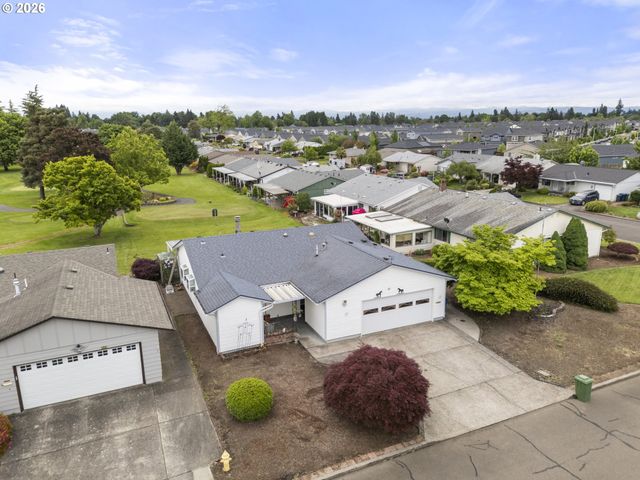 810 S COLUMBIA Dr, Woodburn, OR 97071