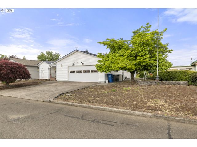 810 S COLUMBIA Dr, Woodburn, OR 97071