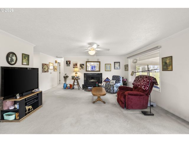 810 S COLUMBIA Dr, Woodburn, OR 97071