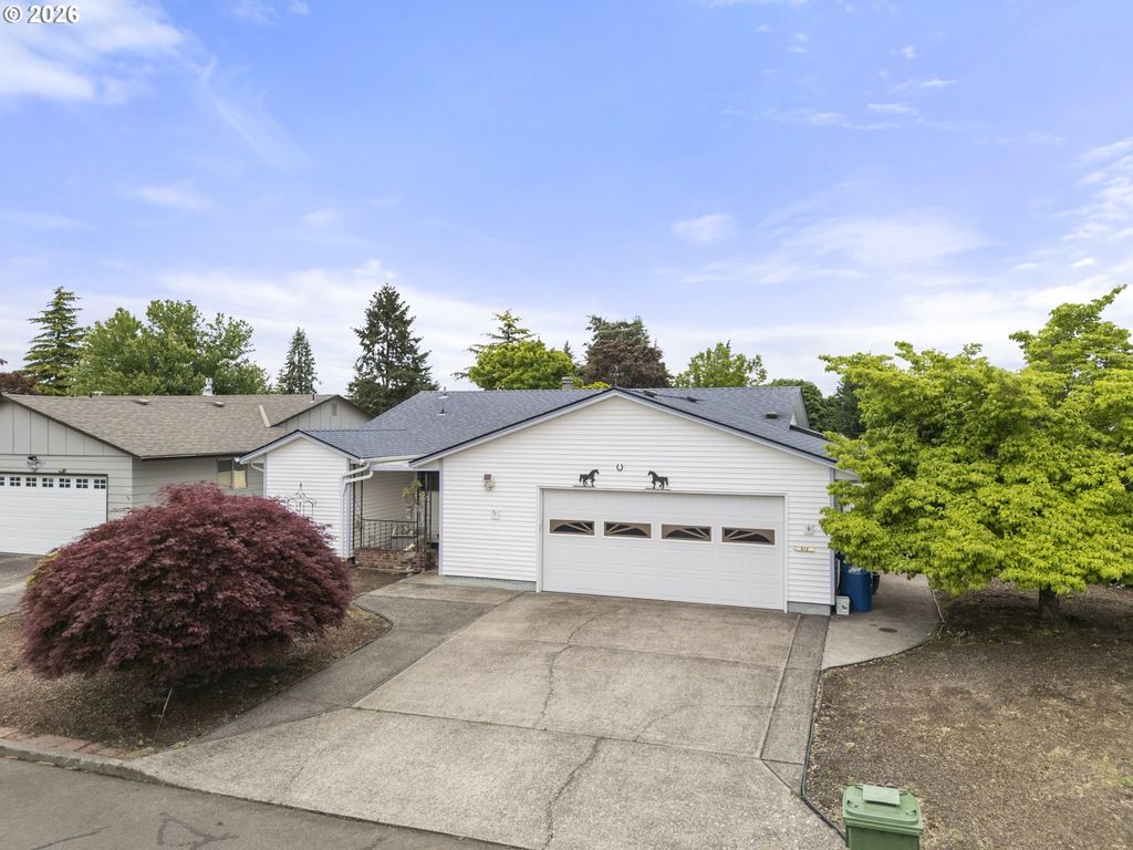 810 S COLUMBIA Dr, Woodburn, OR 97071